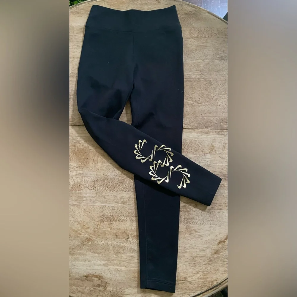 Nike Therma-Fit One Women’s Sz S Black‎ Mid-Rise Graphic Training Leggings
